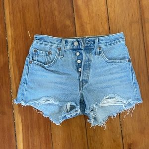 Women’s Levi’s Shorts Size 25